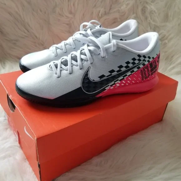 Nike Mercurial Vapor 13 Indoor Soccer Shoes - Picture 9 of 15